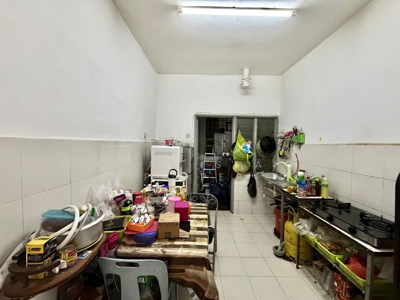 Pangsapuri untuk Dijual di Taman Larkin Idaman Plot C - Azlan Ismail aiproperty - Kitchen - PropertyGuru.com.my