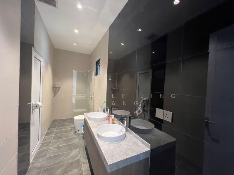 Bungalow for Sale in Bukit Jelutong (Shah Alam) - Kent Lee Jing Guang - Bathroom - PropertyGuru.com.my