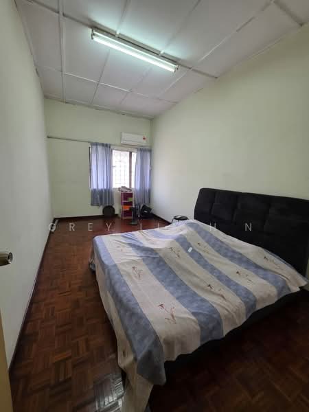 2-storey Terraced House for Sale in Taman Putra Indah (Seri Kembangan) - Grey Lim H N - Bedroom - PropertyGuru.com.my