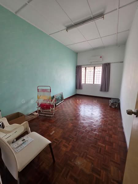 2-storey Terraced House for Sale in Taman Putra Indah (Seri Kembangan) - Grey Lim H N - Interior - PropertyGuru.com.my