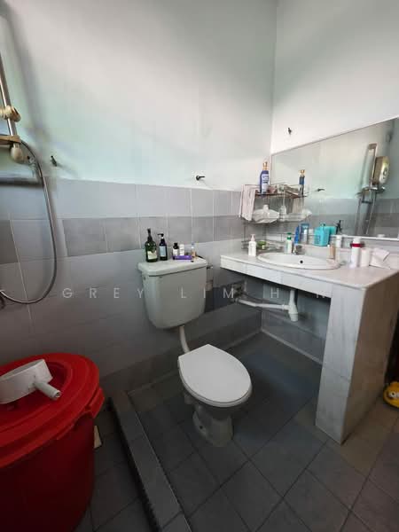 2-storey Terraced House for Sale in Taman Putra Indah (Seri Kembangan) - Grey Lim H N - Bathroom - PropertyGuru.com.my
