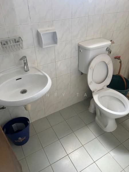 Apartment for Sale at Pangsapuri Sri Kemuning - Henry Tan - Bathroom - PropertyGuru.com.my