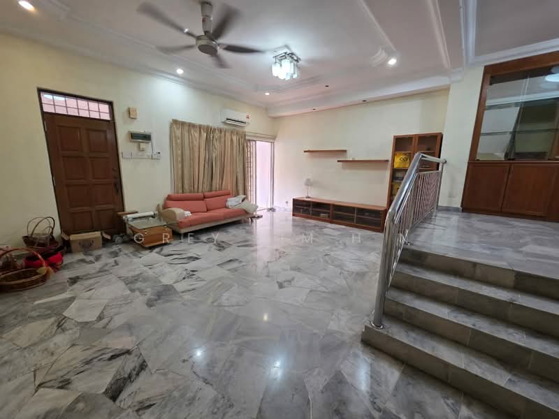 2-storey Terraced House for Sale in Taman Putra Indah (Seri Kembangan) - Grey Lim H N - Living Room - PropertyGuru.com.my