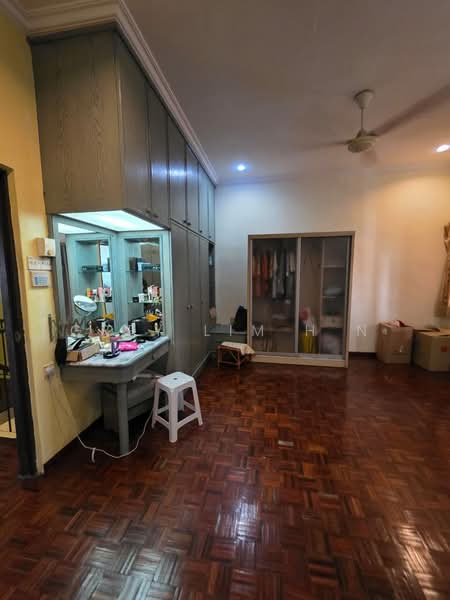 2-storey Terraced House for Sale in Taman Putra Indah (Seri Kembangan) - Grey Lim H N - Interior - PropertyGuru.com.my