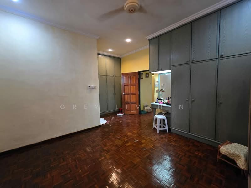 2-storey Terraced House for Sale in Taman Putra Indah (Seri Kembangan) - Grey Lim H N - Bedroom - PropertyGuru.com.my