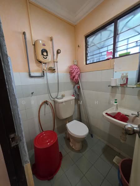 2-storey Terraced House for Sale in Taman Putra Indah (Seri Kembangan) - Grey Lim H N - Bathroom - PropertyGuru.com.my