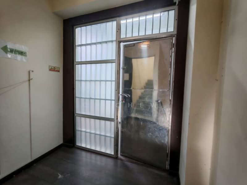 Kedai / Pejabat untuk Disewa di Taman Daya (Johor Bahru) - CY Chew - Entrance - PropertyGuru.com.my