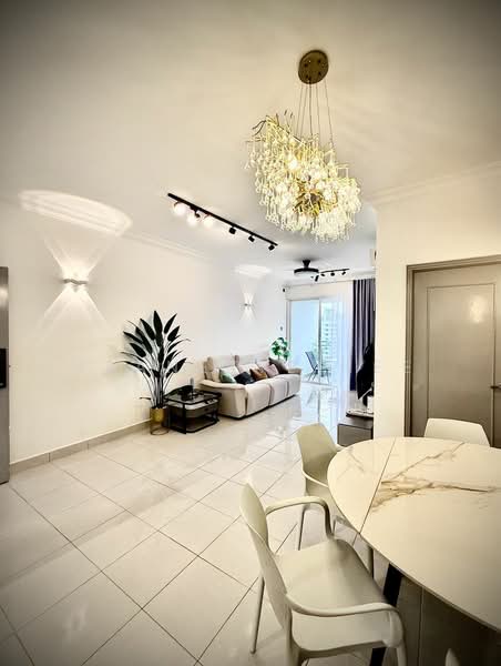 Kondominium untuk Dijual di Gurney Park Condominium - Jeanette Hee - Living Room - PropertyGuru.com.my