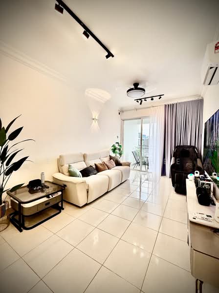 Kondominium untuk Dijual di Gurney Park Condominium - Jeanette Hee - Living Room - PropertyGuru.com.my