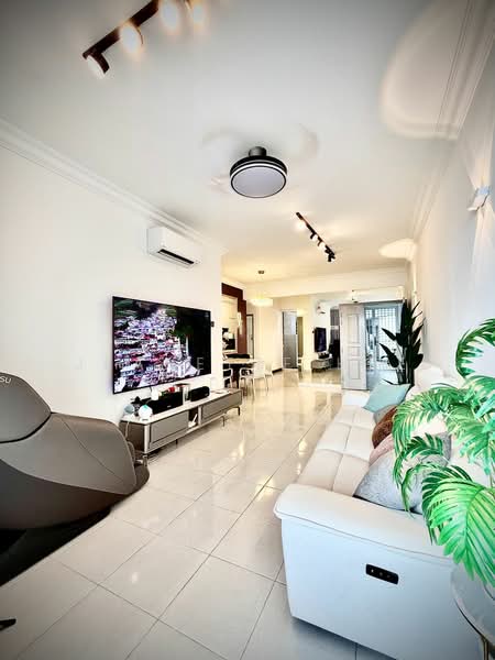 Kondominium untuk Dijual di Gurney Park Condominium - Jeanette Hee - Living Room - PropertyGuru.com.my