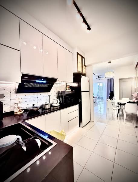 Kondominium untuk Dijual di Gurney Park Condominium - Jeanette Hee - Kitchen - PropertyGuru.com.my