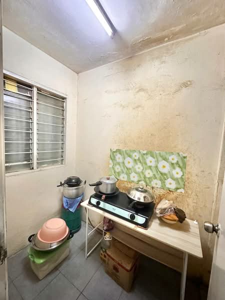 Apartment for Sale at Lakeview Apartments - Samantha Chang - Kitchen - PropertyGuru.com.my