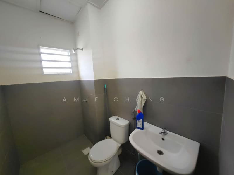 Rumah Teres 2 Tingkat untuk Disewa di Taman Pakatan Jaya (Tambun) - Amie Chong - Bathroom - PropertyGuru.com.my