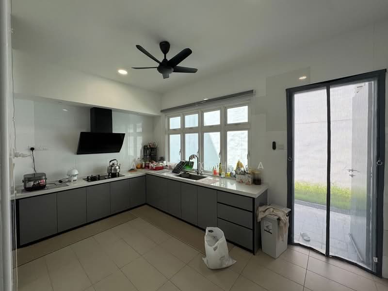 Bungalow for Sale in Bandar Putra Permai (Seri Kembangan) - Xann Chua - PropertyGuru.com.my