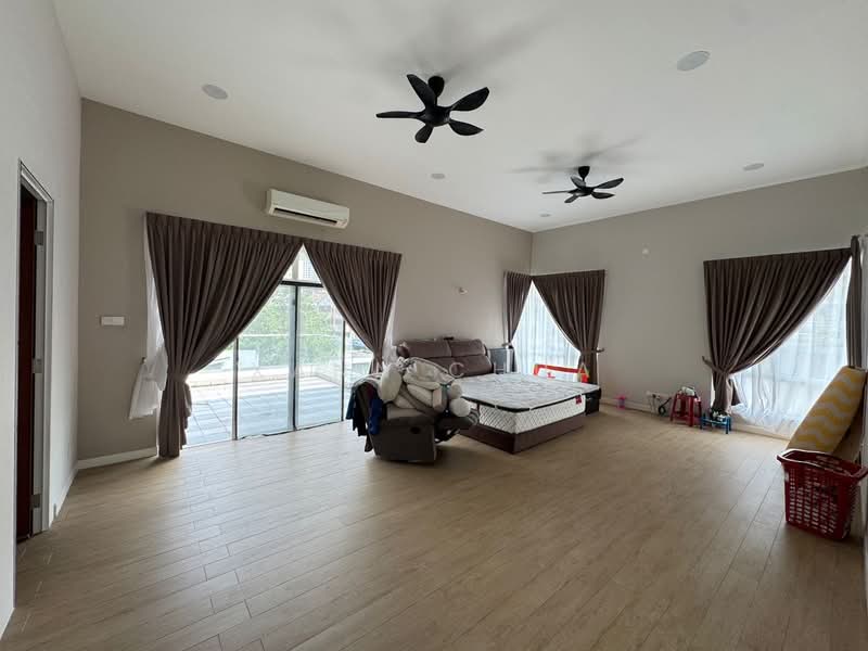 Bungalow for Sale in Bandar Putra Permai (Seri Kembangan) - Xann Chua - PropertyGuru.com.my