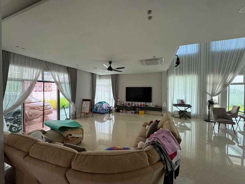 Bungalow for Sale in Bandar Putra Permai (Seri Kembangan) - Xann Chua - PropertyGuru.com.my