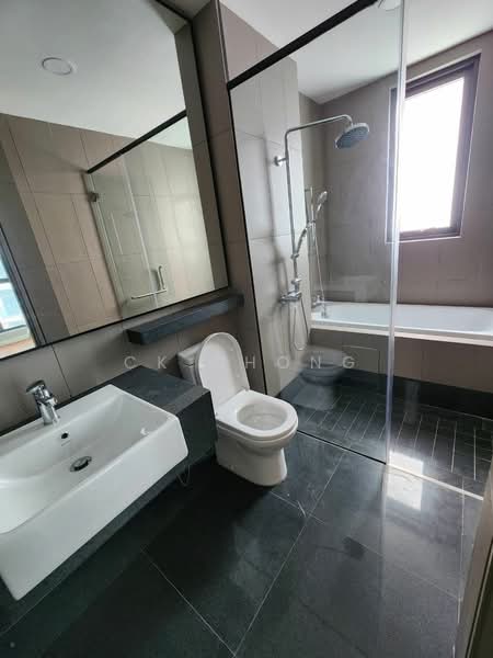 Kondominium untuk Disewa di Bloomsvale Menara Vista Petaling - CK Chong - Bathroom - PropertyGuru.com.my
