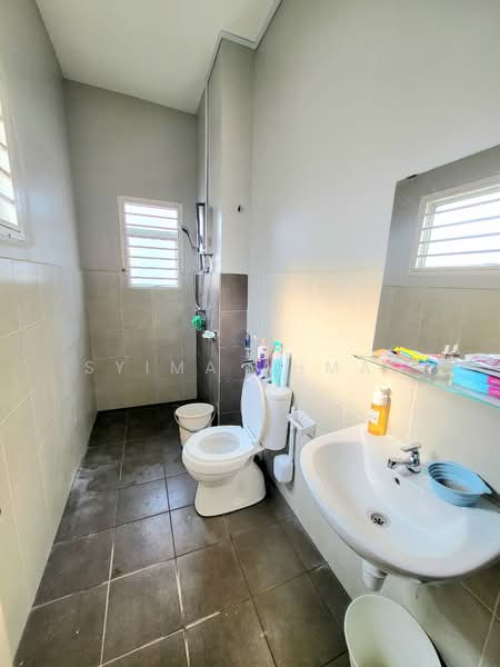 Townhouse for Sale in Sungai Buloh (Selangor) - Syima Ahmad - Bathroom - PropertyGuru.com.my