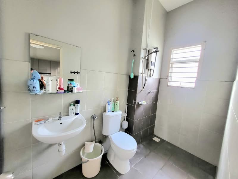 Townhouse for Sale in Sungai Buloh (Selangor) - Syima Ahmad - Bathroom - PropertyGuru.com.my