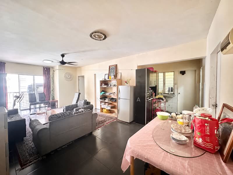 Apartment for Sale at Lakeview Apartments - Tony Lau - Living Room - PropertyGuru.com.my