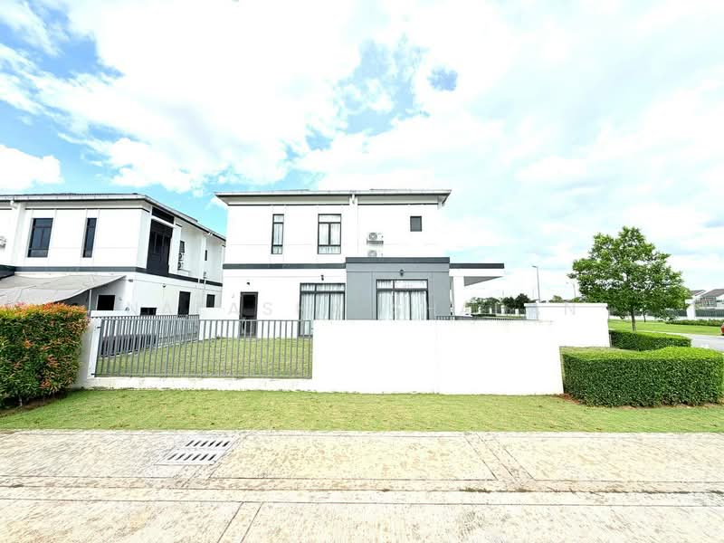 Rumah Teres 2 Tingkat untuk Dijual di Eco Grandeur (Puncak Alam) - Natasha Shadan - Exterior - PropertyGuru.com.my