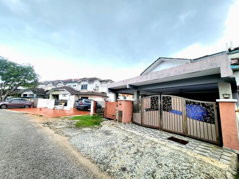 2-storey Terraced House for Sale in Sungai Buloh (Selangor) - Syima Ahmad - Exterior - PropertyGuru.com.my