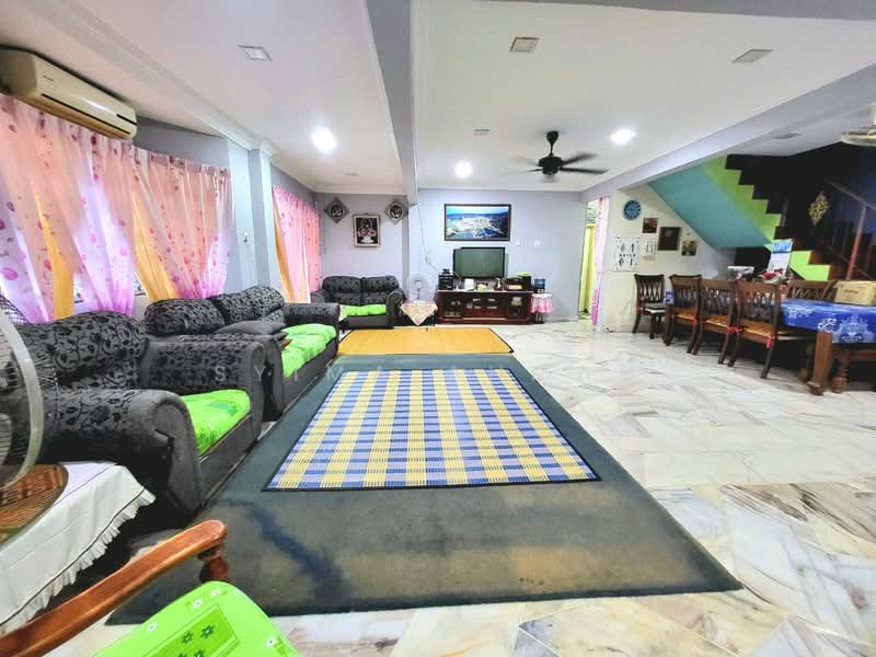 2-storey Terraced House for Sale in Sungai Buloh (Selangor) - Syima Ahmad - Living Room - PropertyGuru.com.my