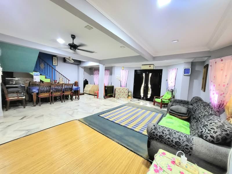 2-storey Terraced House for Sale in Sungai Buloh (Selangor) - Syima Ahmad - Living Room - PropertyGuru.com.my