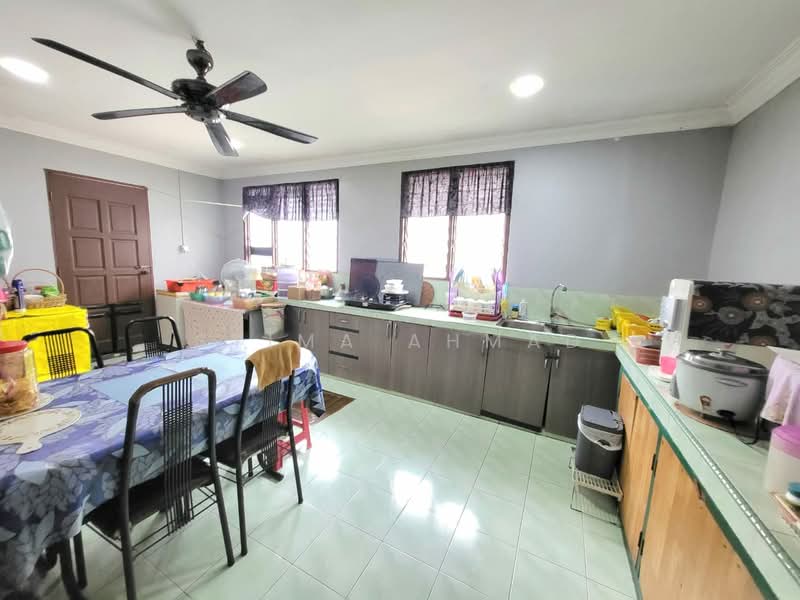 2-storey Terraced House for Sale in Sungai Buloh (Selangor) - Syima Ahmad - Kitchen - PropertyGuru.com.my