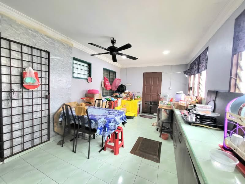 2-storey Terraced House for Sale in Sungai Buloh (Selangor) - Syima Ahmad - Kitchen - PropertyGuru.com.my