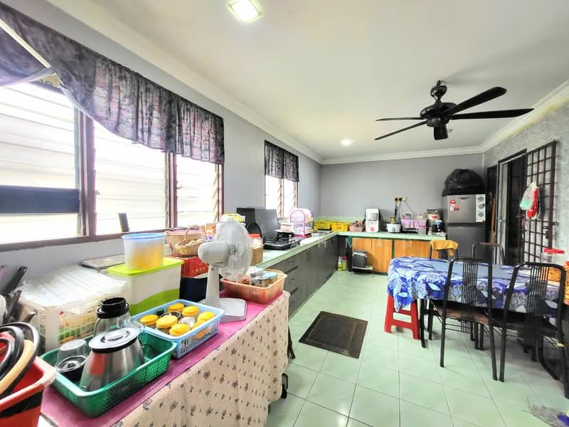 2-storey Terraced House for Sale in Sungai Buloh (Selangor) - Syima Ahmad - Kitchen - PropertyGuru.com.my