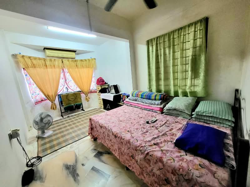 2-storey Terraced House for Sale in Sungai Buloh (Selangor) - Syima Ahmad - Bedroom - PropertyGuru.com.my