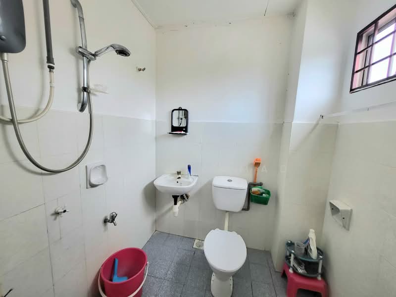 2-storey Terraced House for Sale in Sungai Buloh (Selangor) - Syima Ahmad - Bathroom - PropertyGuru.com.my