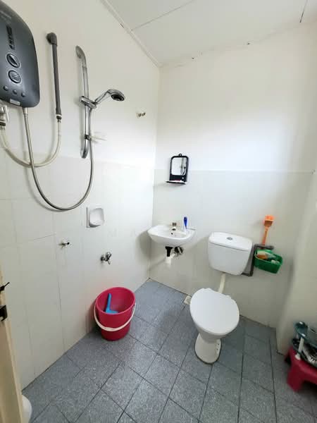 2-storey Terraced House for Sale in Sungai Buloh (Selangor) - Syima Ahmad - Bathroom - PropertyGuru.com.my