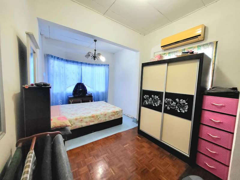 2-storey Terraced House for Sale in Sungai Buloh (Selangor) - Syima Ahmad - Bedroom - PropertyGuru.com.my
