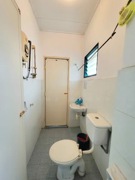 2-storey Terraced House for Sale in Sungai Buloh (Selangor) - Syima Ahmad - Bathroom - PropertyGuru.com.my