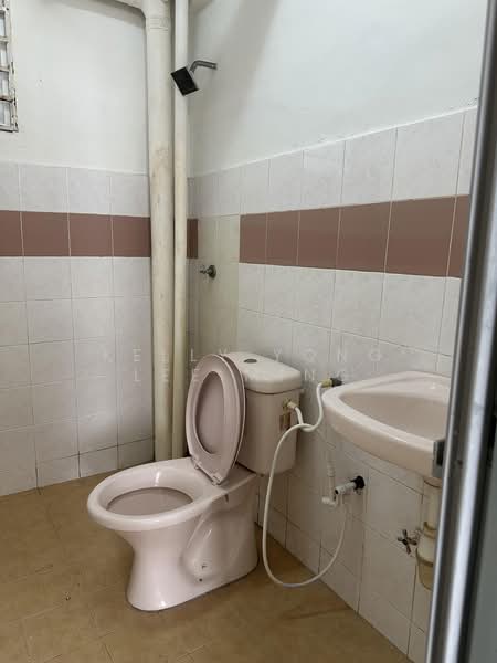 Pangsapuri untuk Dijual di Apartment Taman Topaz - Kelly Yong Lee Ming - Bathroom - PropertyGuru.com.my