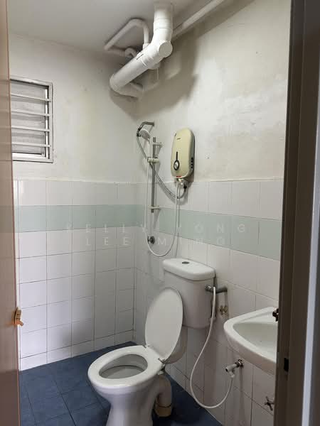 Pangsapuri untuk Dijual di Apartment Taman Topaz - Kelly Yong Lee Ming - Bathroom - PropertyGuru.com.my