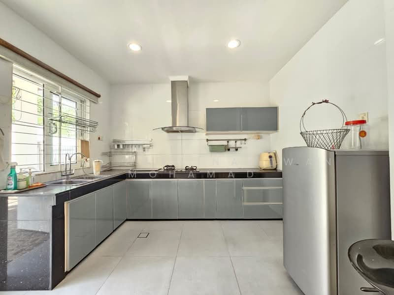 Bungalow for Sale in Bukit Jelutong (Shah Alam) - Wan Zurainah Wan Mohamad - PropertyGuru.com.my