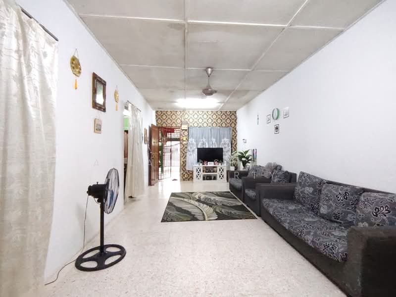 Rumah Teres 1 Tingkat untuk Dijual di Taman Mawar (Pasir Gudang) - Azlan Ismail aiproperty - Living Room - PropertyGuru.com.my
