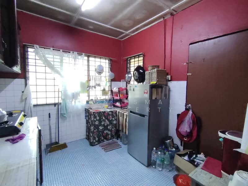 Rumah Teres 1 Tingkat untuk Dijual di Taman Mawar (Pasir Gudang) - Azlan Ismail aiproperty - Kitchen - PropertyGuru.com.my