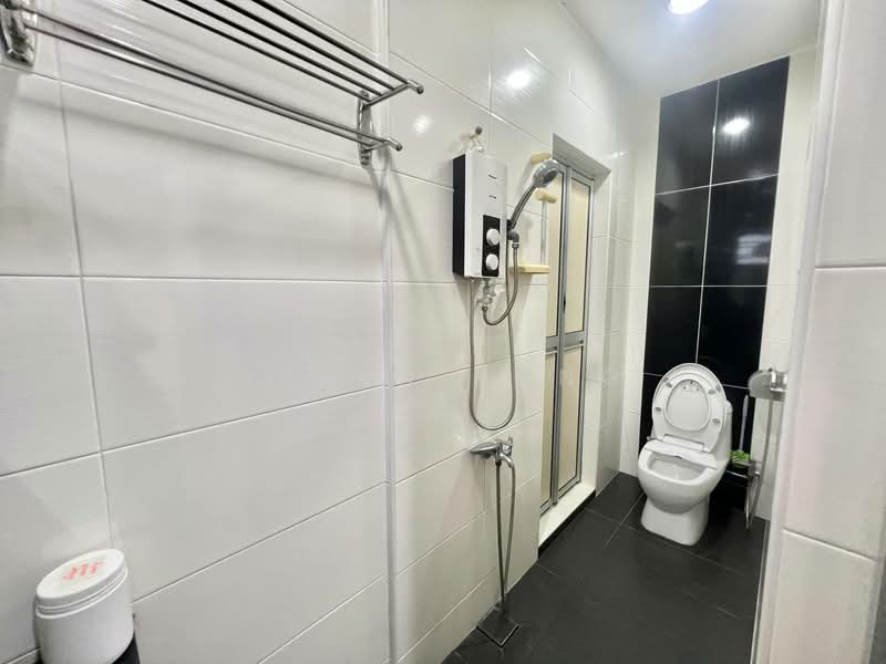 2-storey Terraced House for Rent in Taman Pelangi (Johor Bahru) - Seven Kong - Bathroom - PropertyGuru.com.my