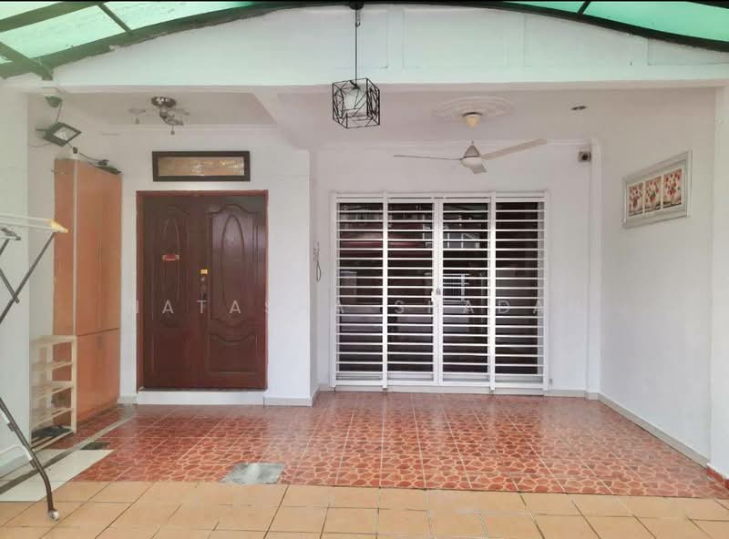 Rumah Teres 2-Tingkat untuk Dijual di U12, Taman Desa Alam (Shah Alam) - Natasha Shadan - Entrance - PropertyGuru.com.my