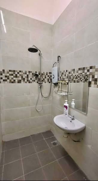 Rumah Teres 2-Tingkat untuk Dijual di U12, Taman Desa Alam (Shah Alam) - Natasha Shadan - Bathroom - PropertyGuru.com.my