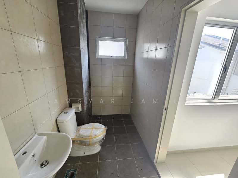 2-storey Terraced House for Sale in Bandar Rimbayu (Telok Panglima Garang) - Amsyar Jamil - Bathroom - PropertyGuru.com.my