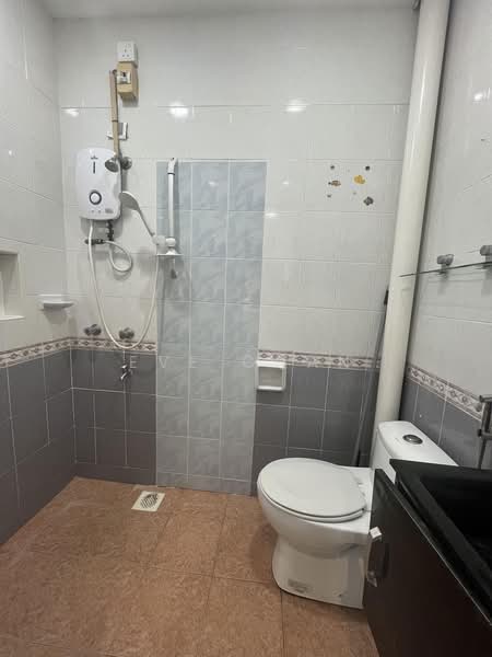 Rumah Teres 1.5 Tingkat untuk Disewa di Taman Molek (Johor Bahru) - Eve Chan - Bathroom - PropertyGuru.com.my
