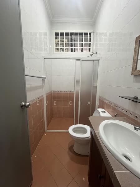 Rumah Teres 1.5 Tingkat untuk Disewa di Taman Molek (Johor Bahru) - Eve Chan - Bathroom - PropertyGuru.com.my