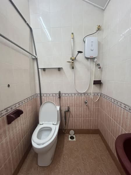 Rumah Teres 1.5 Tingkat untuk Disewa di Taman Molek (Johor Bahru) - Eve Chan - Bathroom - PropertyGuru.com.my