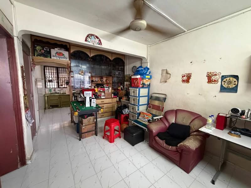 Flat for Sale at Flat Taman Ungku Tun Aminah - Jeff Ooi - Living Room - PropertyGuru.com.my