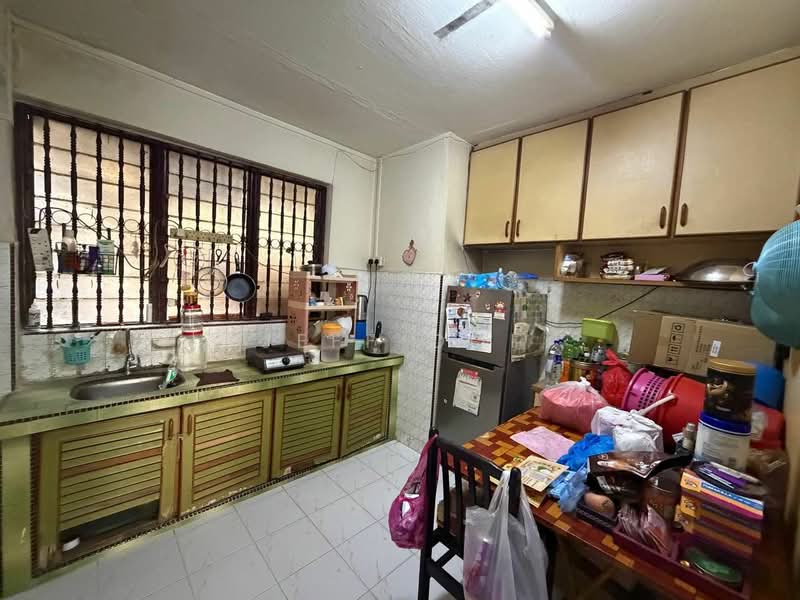 Flat for Sale at Flat Taman Ungku Tun Aminah - Jeff Ooi - Kitchen - PropertyGuru.com.my